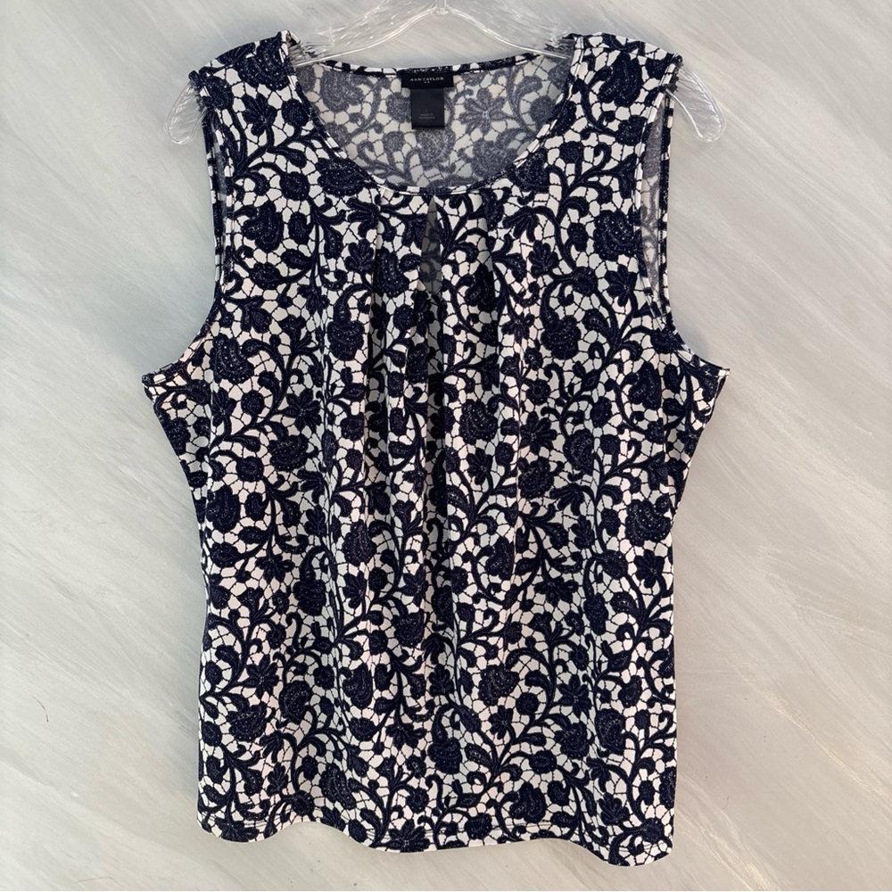 Ann Taylor Women's L Blue/White Patterned Sleeveless Keyhole Top
